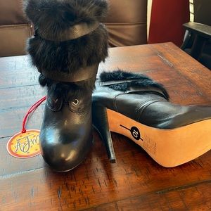 NWT strappy lace up fur booties